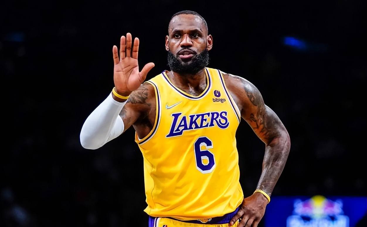 詹姆斯与60激战独行侠分钟，战术调整胜负难料！，巴特勒焦点对战赛场气氛高涨的简单介绍-开云体育下载