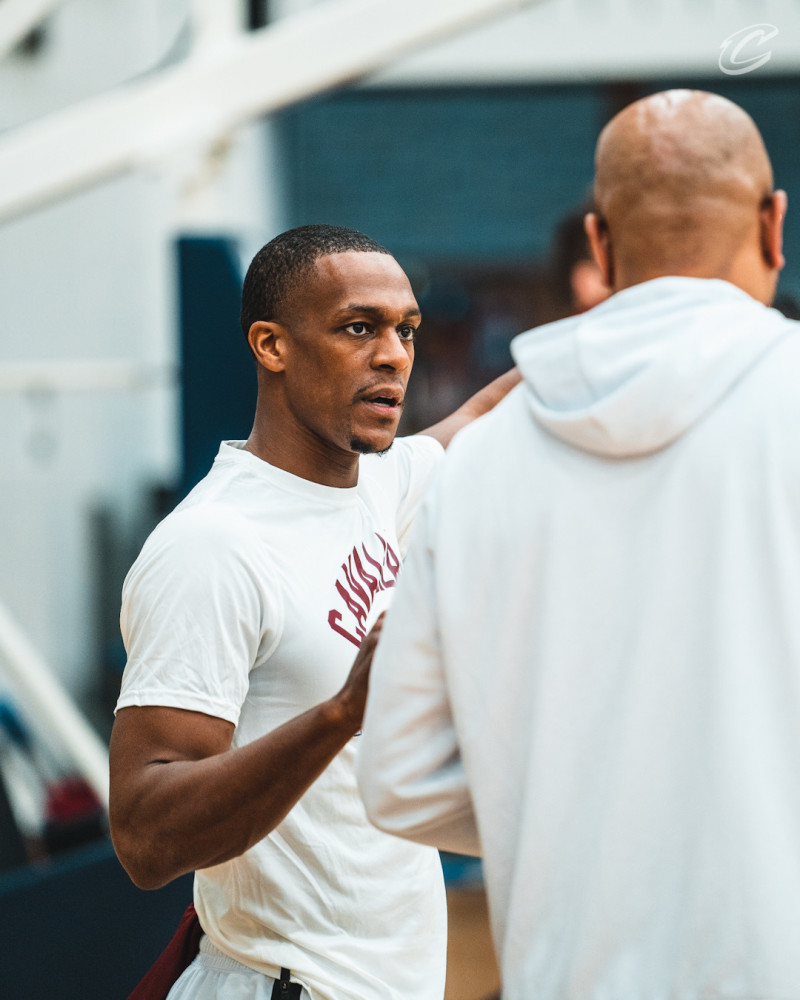 包含瓦伦西亚训练开放日；国际比赛日复出首秀引欢呼；社区盾在即；团队化学反应显著的词条-开云官网